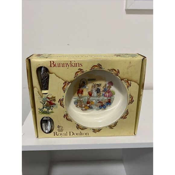 Royal Doulton Bunnykins Nursery Set 2 pc Baby Bowl and Spoon Train Station 1981 - Picture 1 of 4